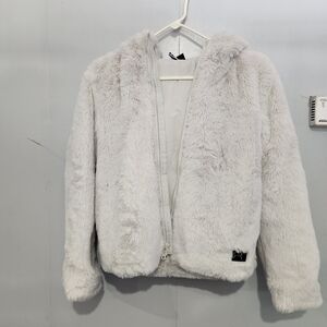 BNWOT UNDERARMOUR  Sherpa furry jacket size ylg